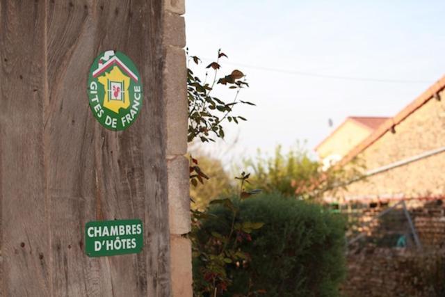 Bed and Breakfast Domaine De La Saule Jalogny Exterior foto